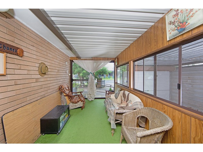 11 Buckingham Road, Berkeley Vale NSW 2261