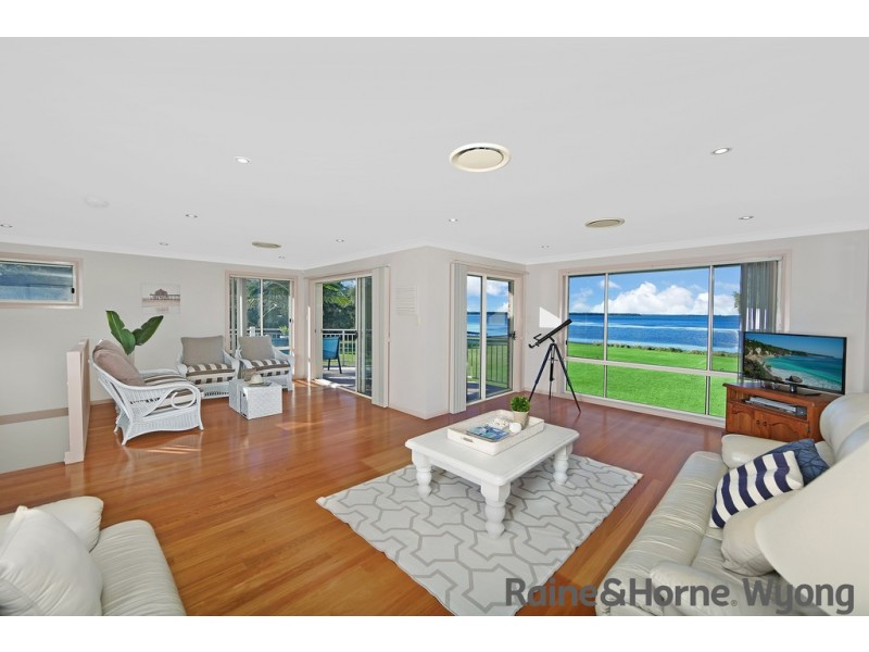 303 Lakedge Avenue, Berkeley Vale NSW 2261