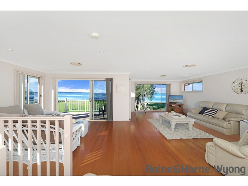 303 Lakedge Avenue, Berkeley Vale NSW 2261