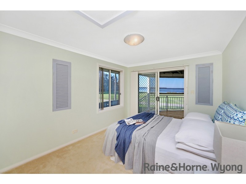 303 Lakedge Avenue, Berkeley Vale NSW 2261