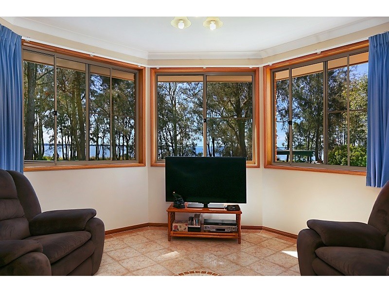 97 Lakedge Avenue, Berkeley Vale NSW 2261