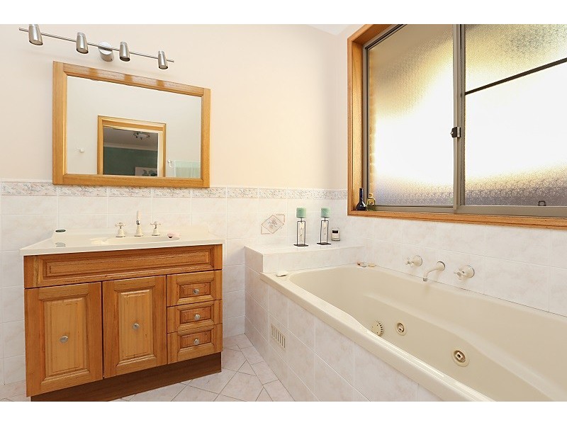 97 Lakedge Avenue, Berkeley Vale NSW 2261