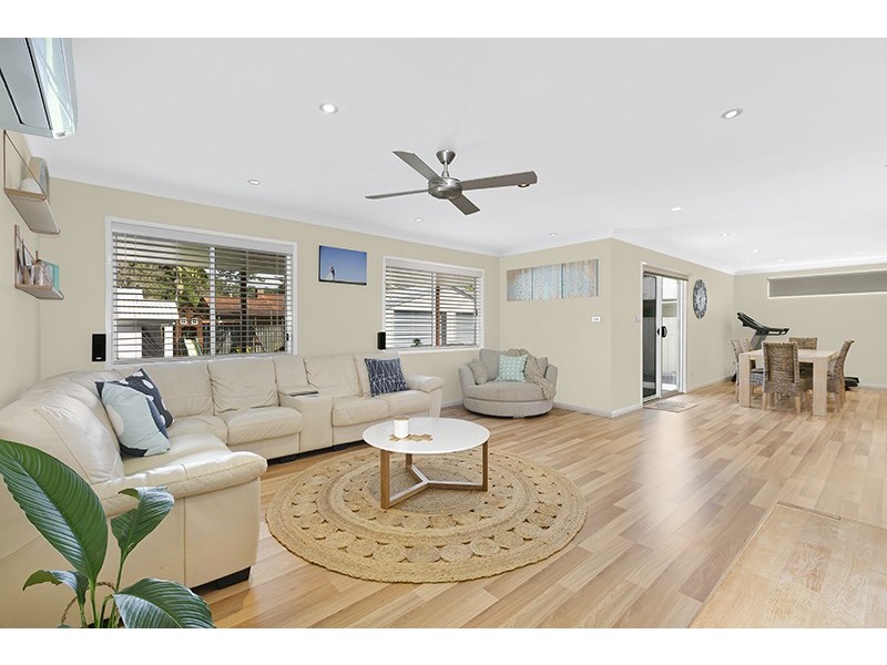 24 Kurraba Parade, Berkeley Vale NSW 2261