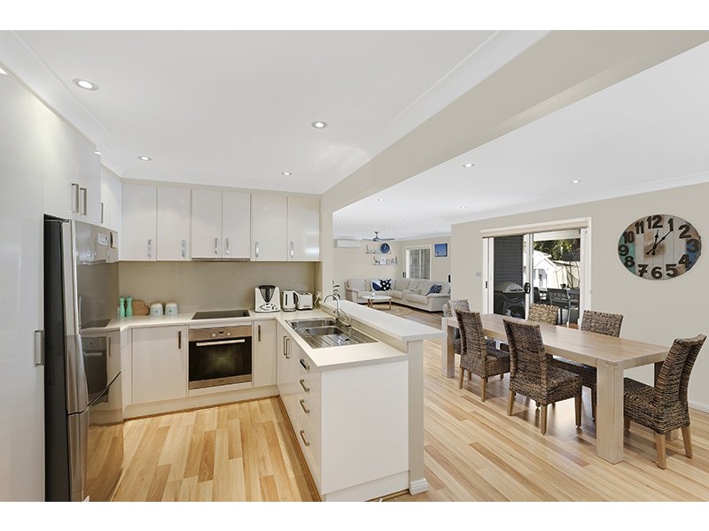 24 Kurraba Parade, Berkeley Vale NSW 2261