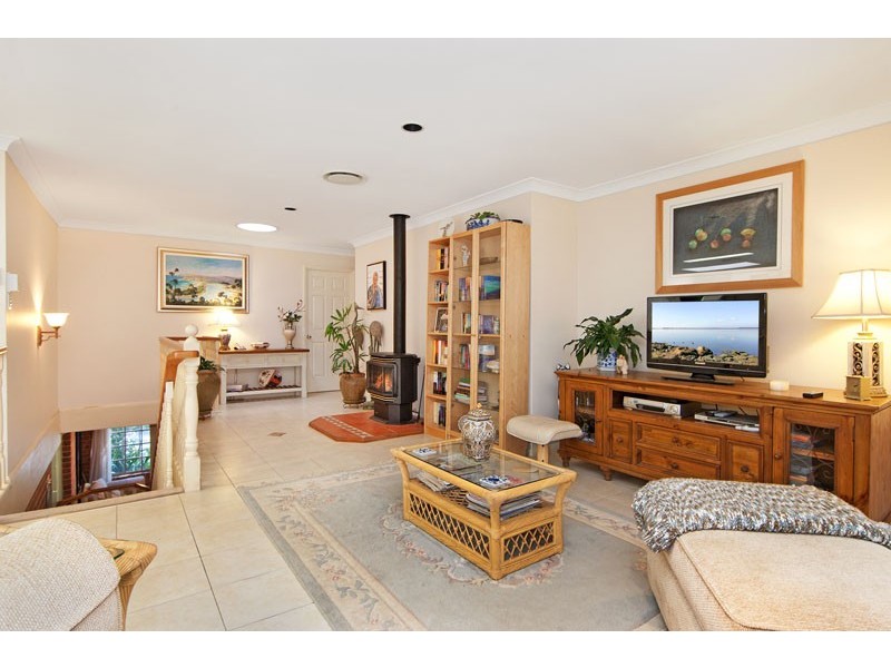 8 Sunnyhills Terrace, Berkeley Vale NSW 2261