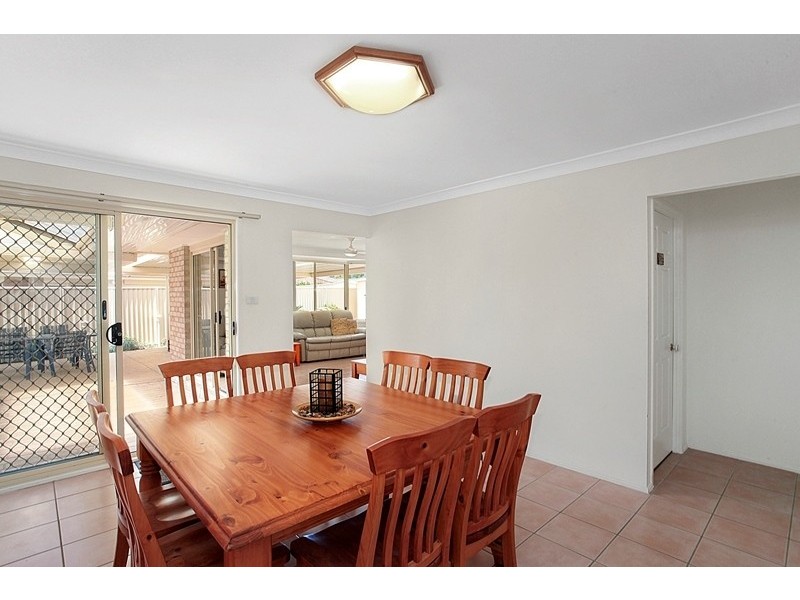 6 Honeygum Way, Mardi NSW 2259