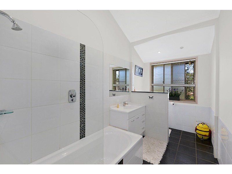 16 Hasluck Drive, Watanobbi NSW 2259