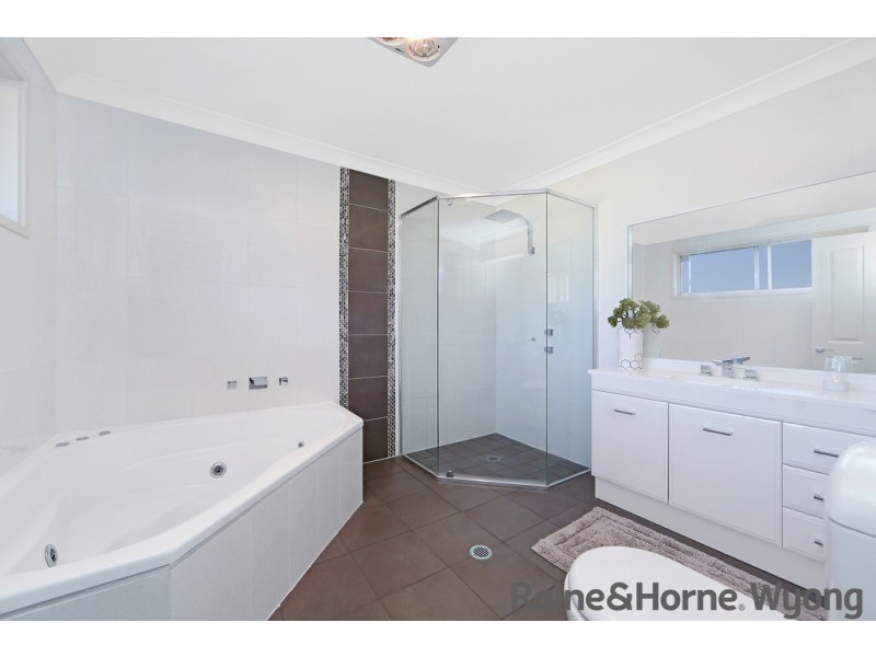 24 MacDougall Crescent, Hamlyn Terrace NSW 2259