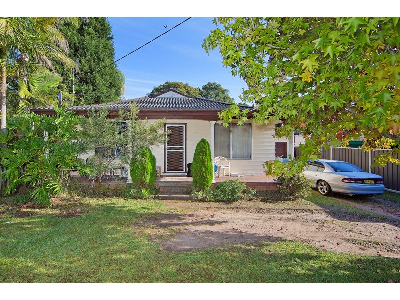 15 Kingsford Smith Drive, Berkeley Vale NSW 2261