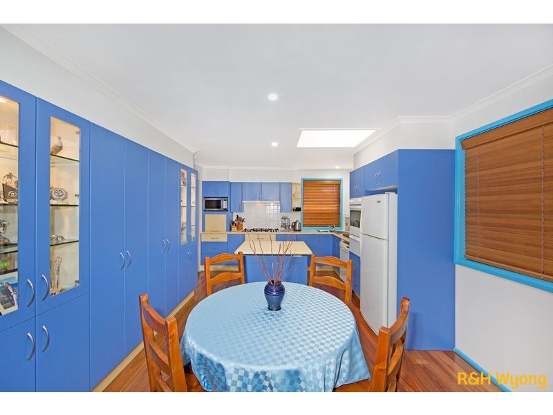 14 Windsor Road, Berkeley Vale NSW 2261
