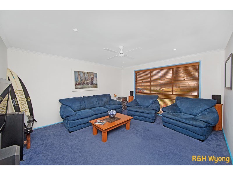 14 Windsor Road, Berkeley Vale NSW 2261