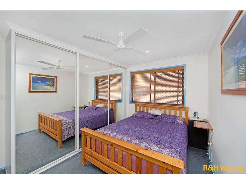 14 Windsor Road, Berkeley Vale NSW 2261