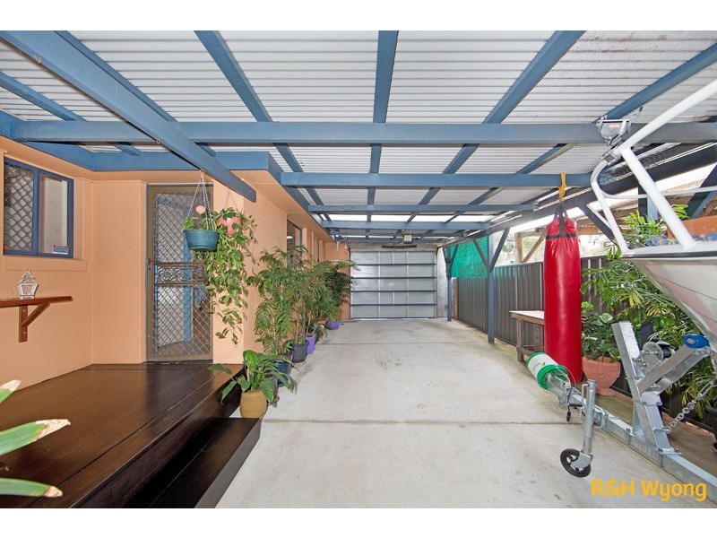 14 Windsor Road, Berkeley Vale NSW 2261