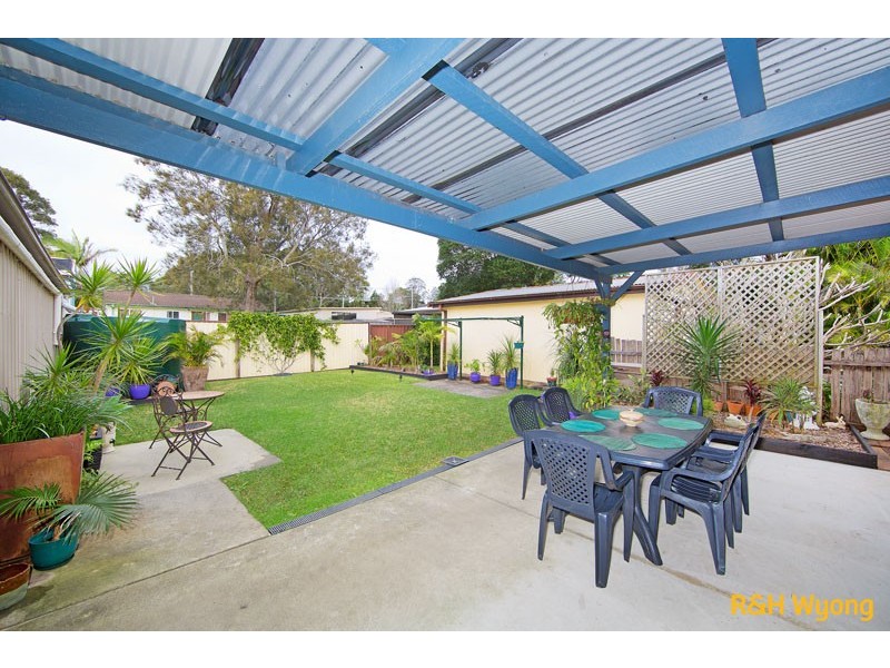 14 Windsor Road, Berkeley Vale NSW 2261