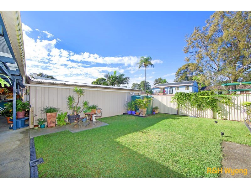14 Windsor Road, Berkeley Vale NSW 2261