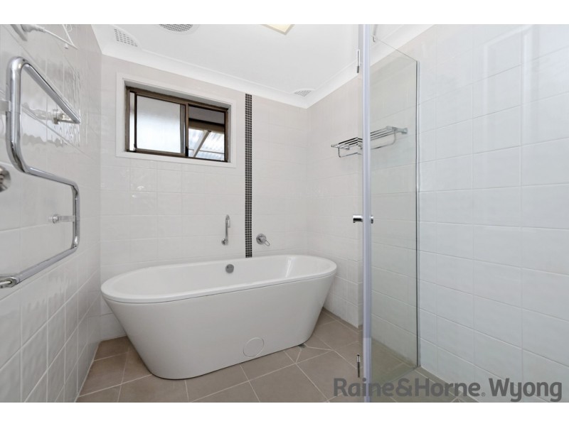 1 McKell Avenue, Watanobbi NSW 2259