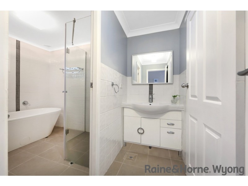 1 McKell Avenue, Watanobbi NSW 2259