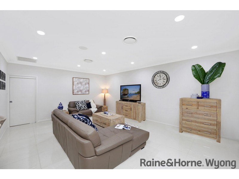 8 Fairlight Circuit, Mardi NSW 2259