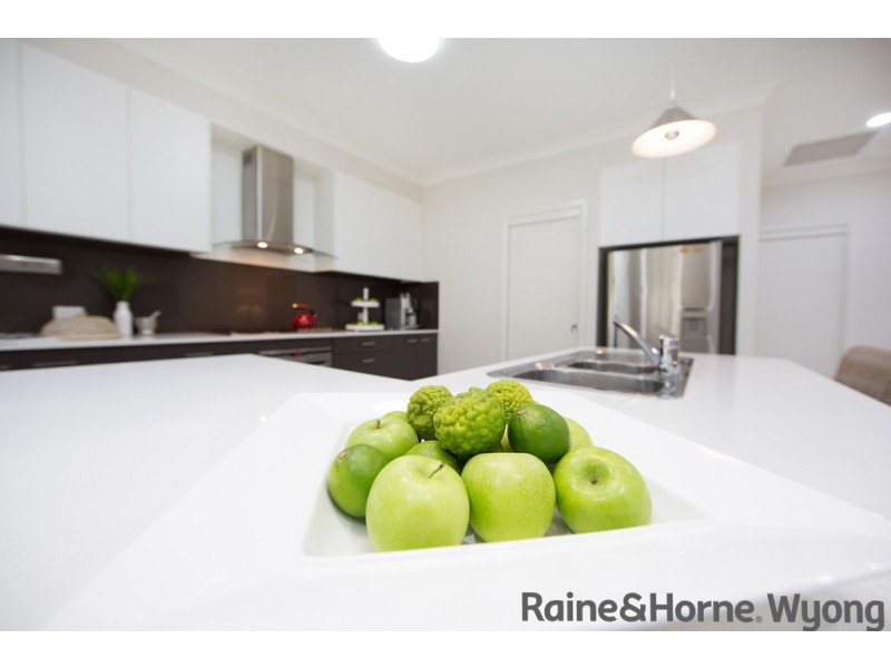 8 Fairlight Circuit, Mardi NSW 2259