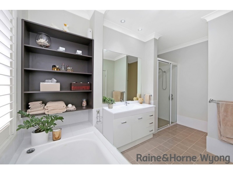 8 Fairlight Circuit, Mardi NSW 2259