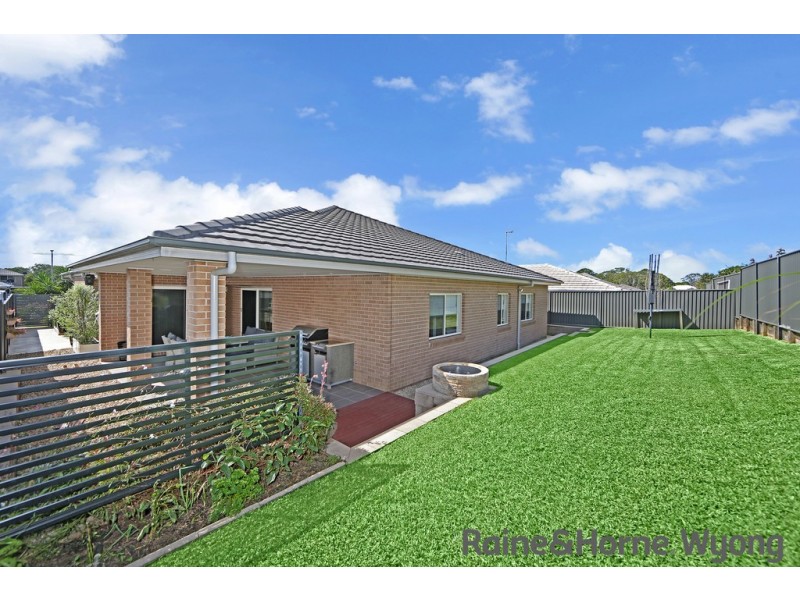 8 Fairlight Circuit, Mardi NSW 2259