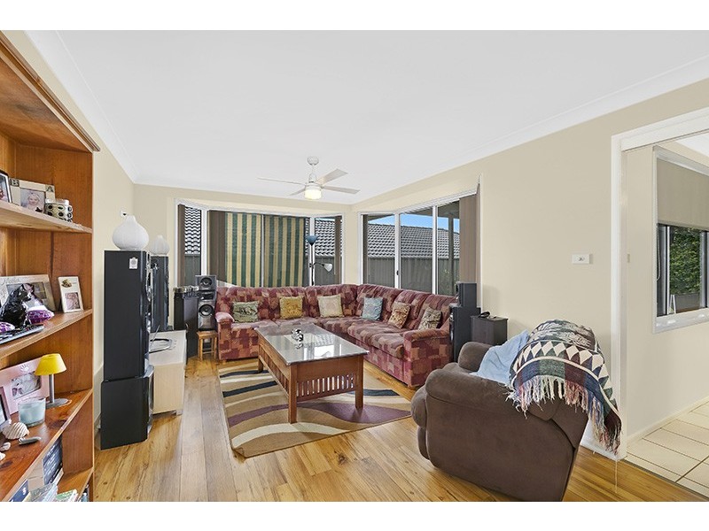 9 Quarterhorse Parade, Wadalba NSW 2259