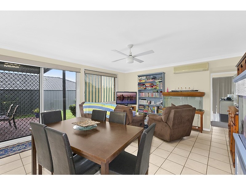 9 Quarterhorse Parade, Wadalba NSW 2259