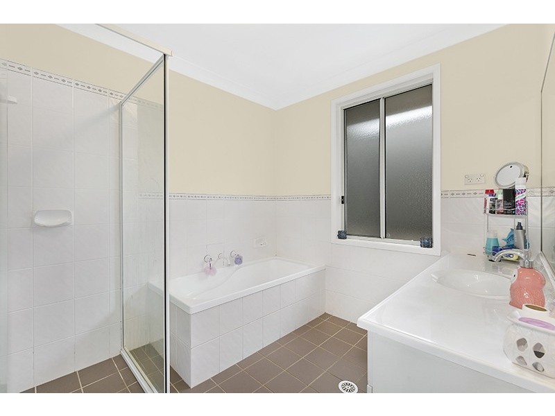 9 Quarterhorse Parade, Wadalba NSW 2259