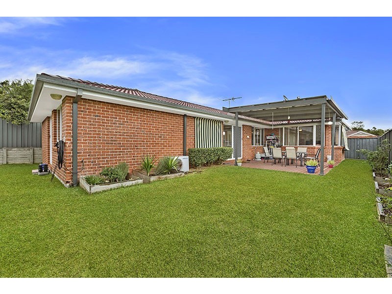 9 Quarterhorse Parade, Wadalba NSW 2259