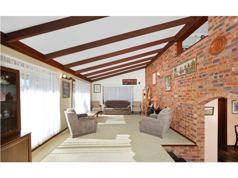 37 Windsor Road, Berkeley Vale NSW 2261