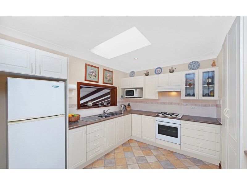 37 Windsor Road, Berkeley Vale NSW 2261