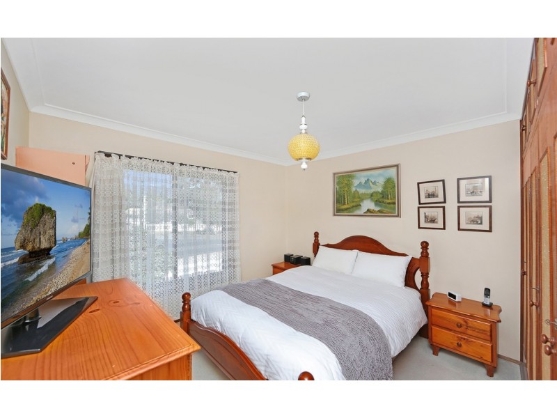 37 Windsor Road, Berkeley Vale NSW 2261