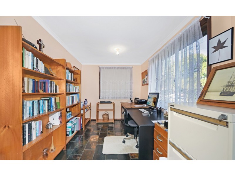 37 Windsor Road, Berkeley Vale NSW 2261