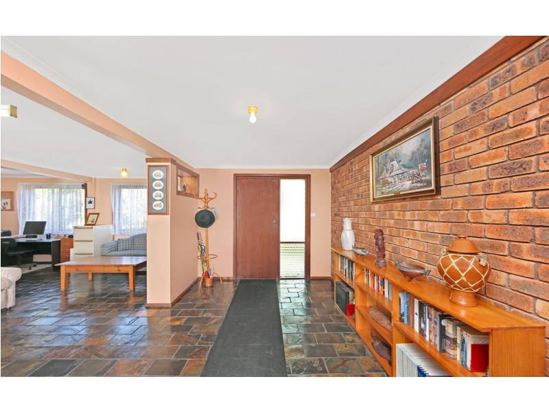 37 Windsor Road, Berkeley Vale NSW 2261