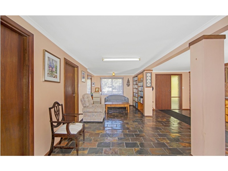 37 Windsor Road, Berkeley Vale NSW 2261