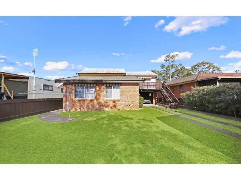 37 Windsor Road, Berkeley Vale NSW 2261