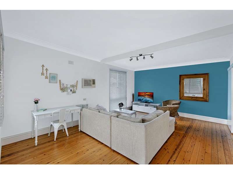 4 Pindarri Avenue, Berkeley Vale NSW 2261