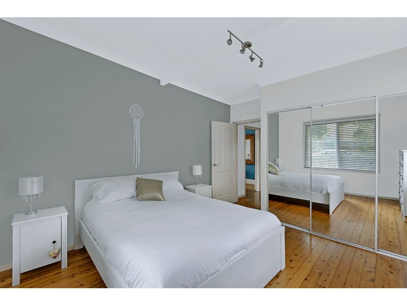 4 Pindarri Avenue, Berkeley Vale NSW 2261