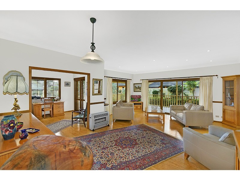 19 Lakedge Avenue, Berkeley Vale NSW 2261