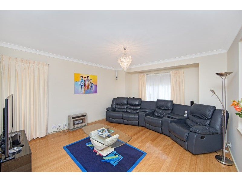 9 Matthew Circuit, Mardi NSW 2259