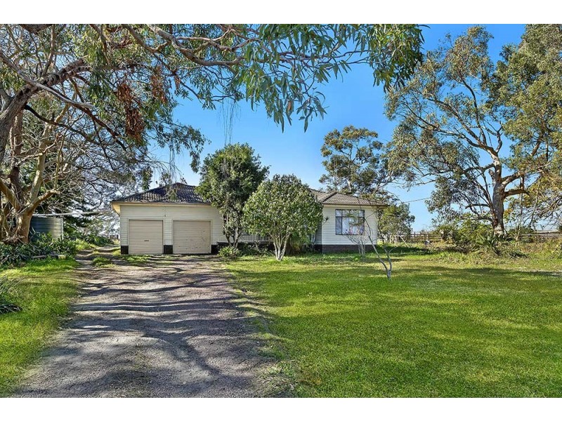 205 Elizabeth Bay Drive, Lake Munmorah NSW 2259