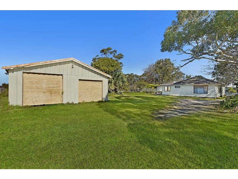 205 Elizabeth Bay Drive, Lake Munmorah NSW 2259