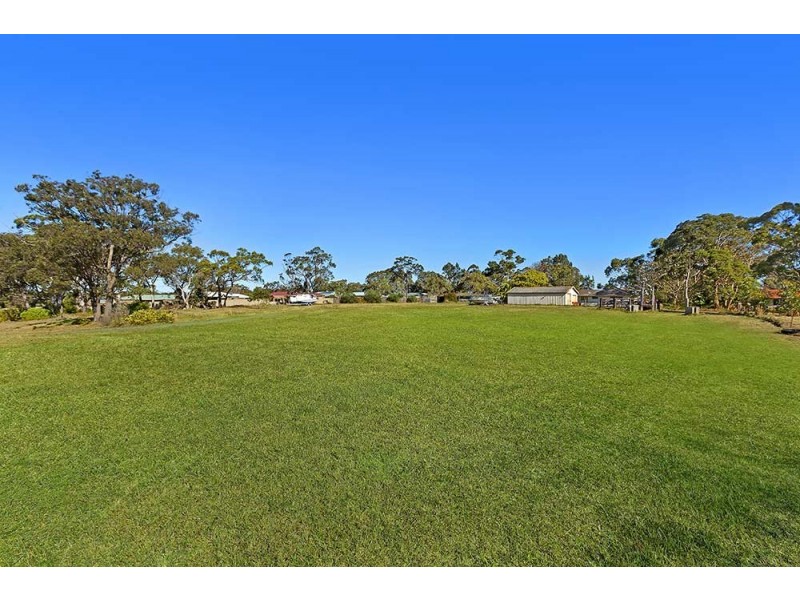 205 Elizabeth Bay Drive, Lake Munmorah NSW 2259