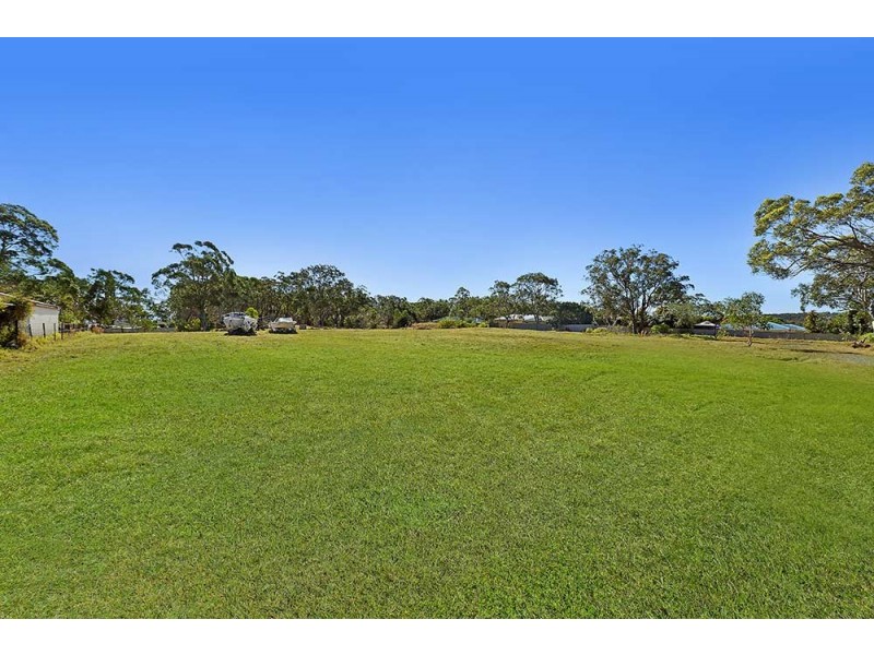 205 Elizabeth Bay Drive, Lake Munmorah NSW 2259