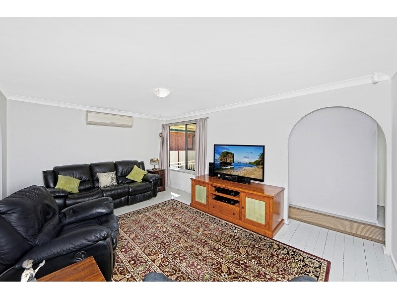 48 Clare Crescent, Berkeley Vale NSW 2261