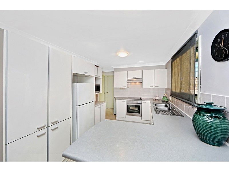 48 Clare Crescent, Berkeley Vale NSW 2261