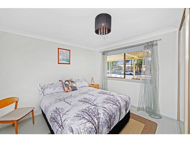 48 Clare Crescent, Berkeley Vale NSW 2261