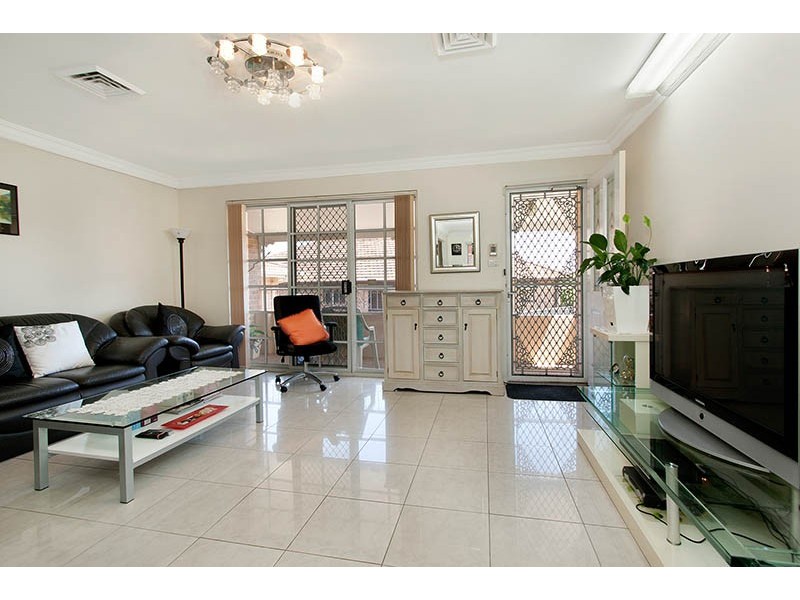 2/36 Clevedon Road, Hurstville NSW 2220