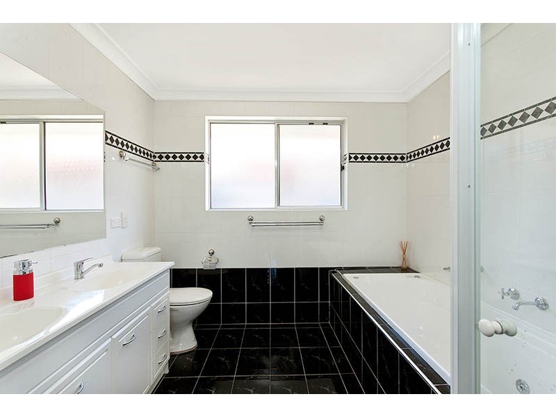 2/36 Clevedon Road, Hurstville NSW 2220