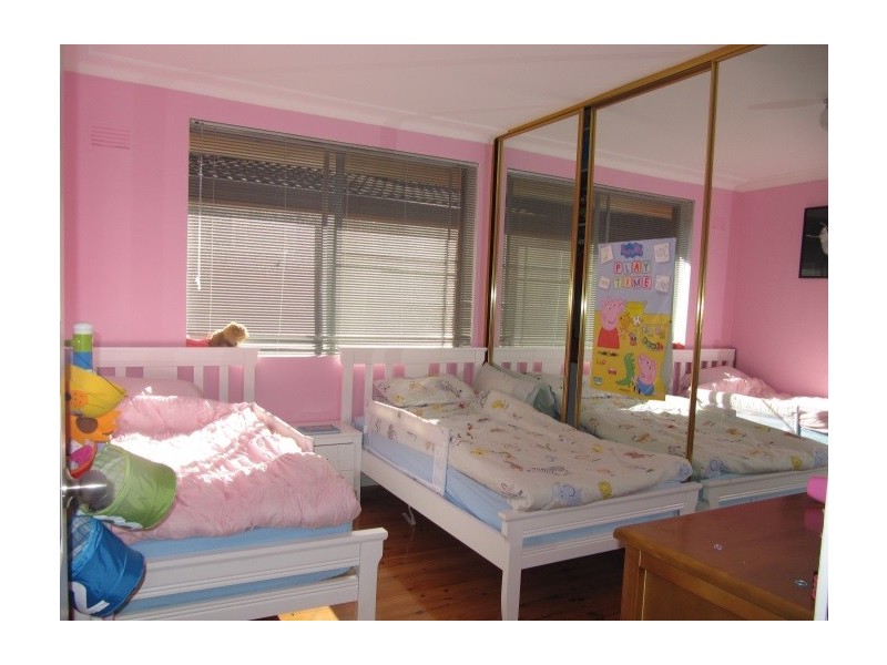 20 Vista Heights Rd, Miranda NSW 2228